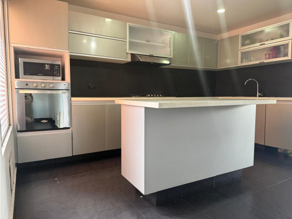 SE VENDE HERMOSO APARTAMENTO EN SALITRE — foto 2