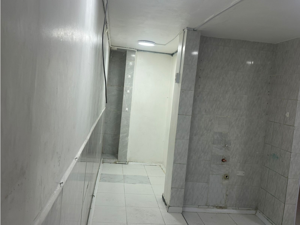 SE ARRIENDA HERMOSO LOCAL COMERCIAL EN EL SECTOR DE KENNEDY — foto 2