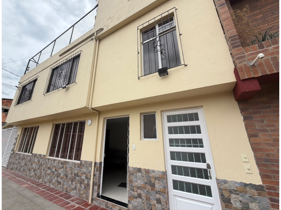 SE VENDE ESPACIOSA CASA EN CAJICA