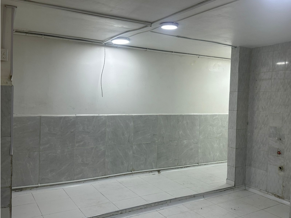 SE ARRIENDA HERMOSO LOCAL COMERCIAL EN EL SECTOR DE KENNEDY — foto 3