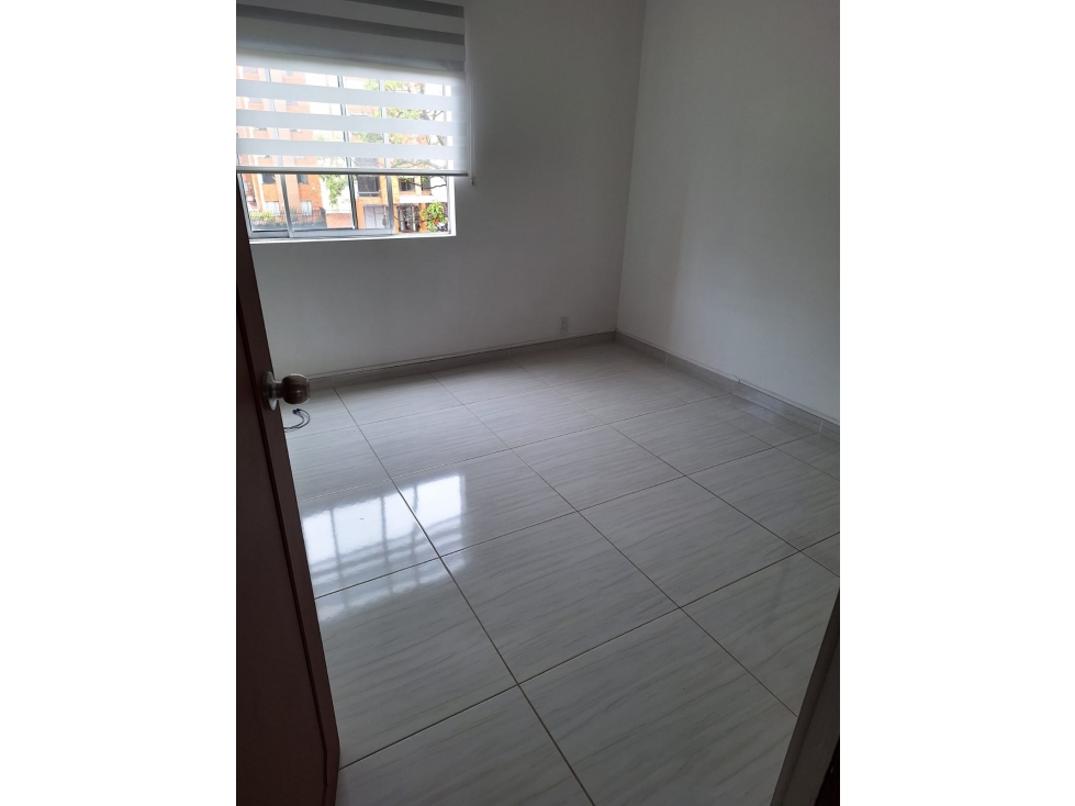 SE ARRIENDA HERMOSO APARTAMENTO SECTOR SALITRE — foto 4