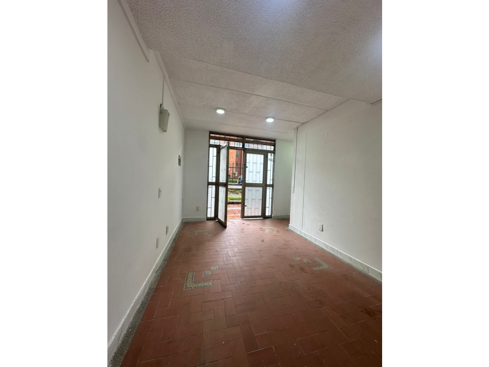 SE ARRIENDA LOCAL COMERCIAL SECTOR MODELIA - 4