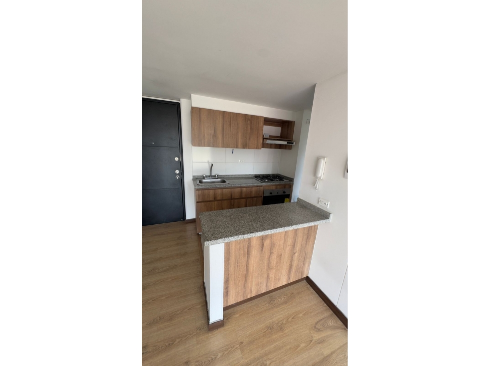 SE VENDE HERMOSO APARTAMENTO EN ENGATIVÁ — foto 3