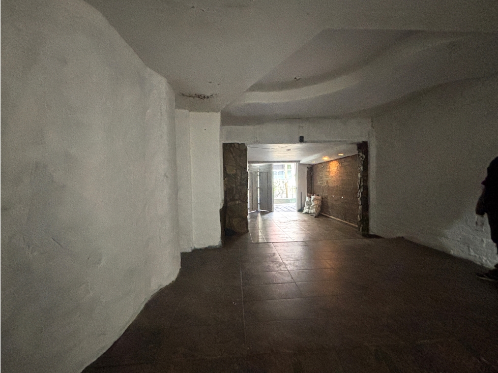 ARRIENDO LOCAL EN EL POBLADO - PARQUE LLERAS — foto 3