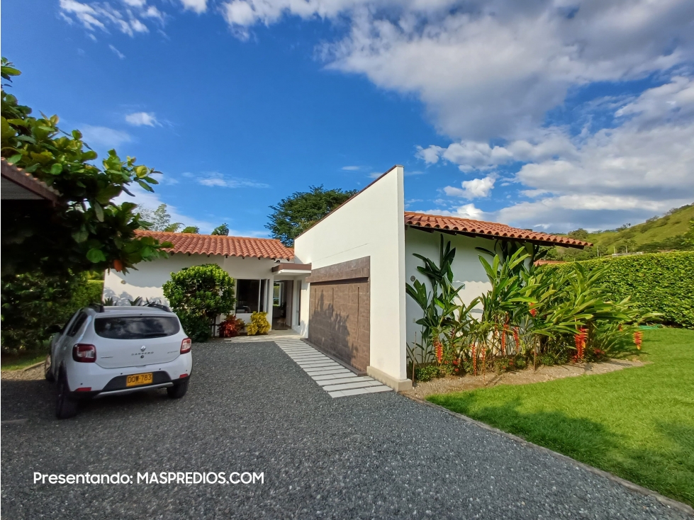 EN VENTA CASA CAMPESTRE DE LUJO A 40 MINUTOS DE MANIZALES