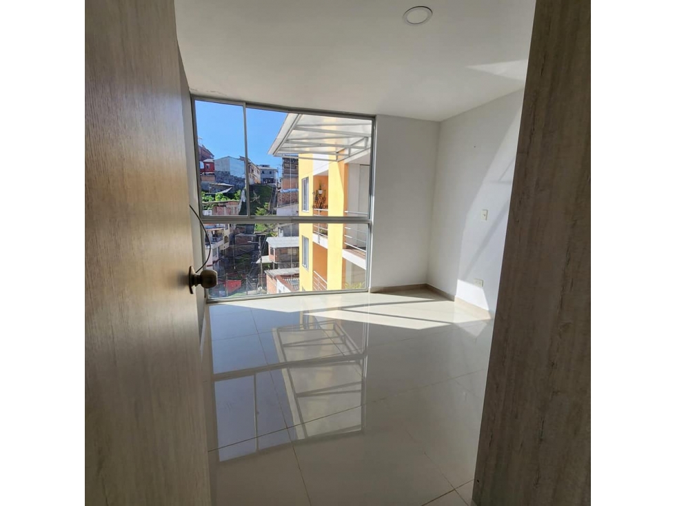 EN VENTA APARTAMENTO DUPLEX CON PARQUEADERO CAMPO HERMOSO MANIZALES — foto 2