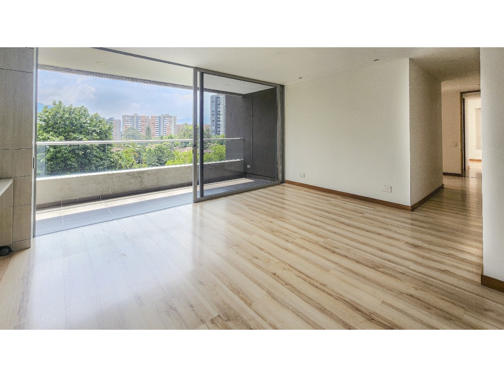 Luz, amplitud y terraza privada: tu nuevo hogar ideal.
