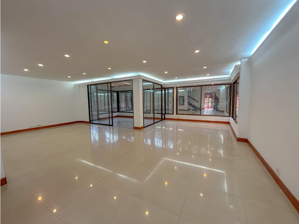 ¡Casa en la Milla de Oro con potencial para negocio o inversiÃ³n! — foto 2