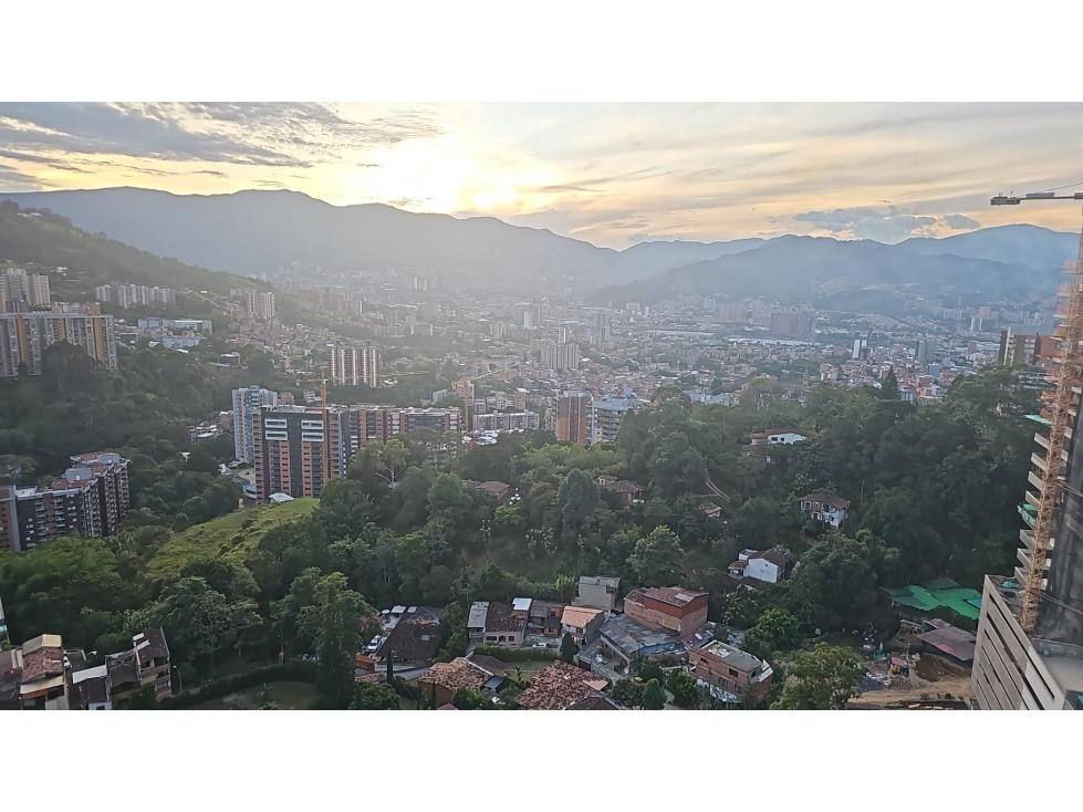 PH Duplex envigado, sector Camino, con una vista Maravillosa! Verde.