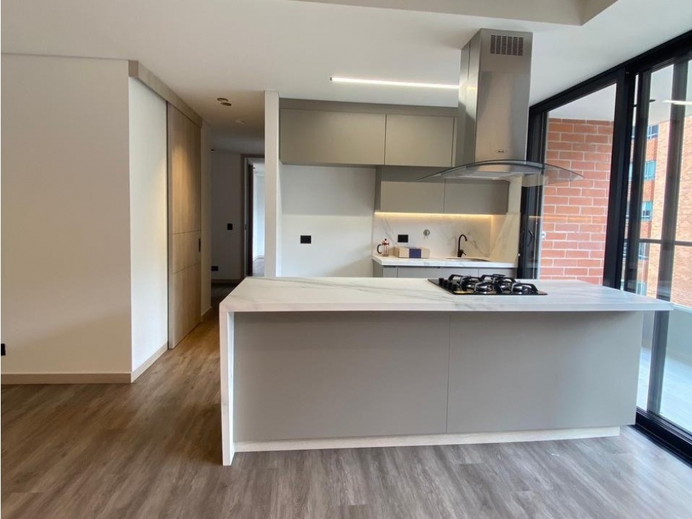 Apartamento de lujo en Envigado | 2 alcobas | Piso alto — foto 2