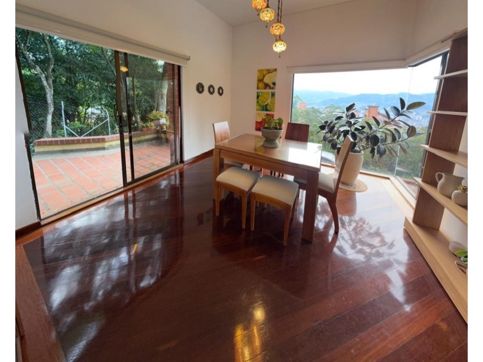Hermosa casa tradicional, sector los Balsos, 220 m2, 3 niveles. — foto 2