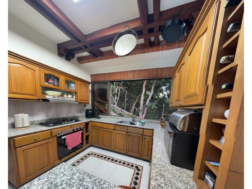 Hermosa casa tradicional, sector los Balsos, 220 m2, 3 niveles. — foto 5