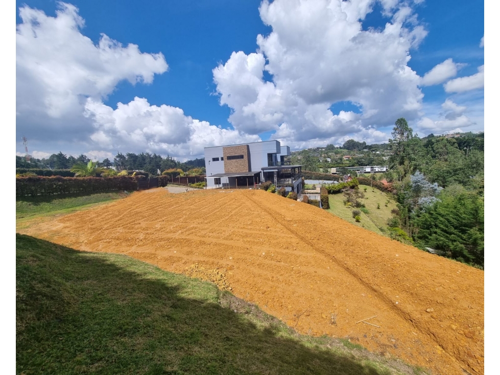 Lote en unidad cerrada en Alto de Las Palmas con vista a reserva — foto 2