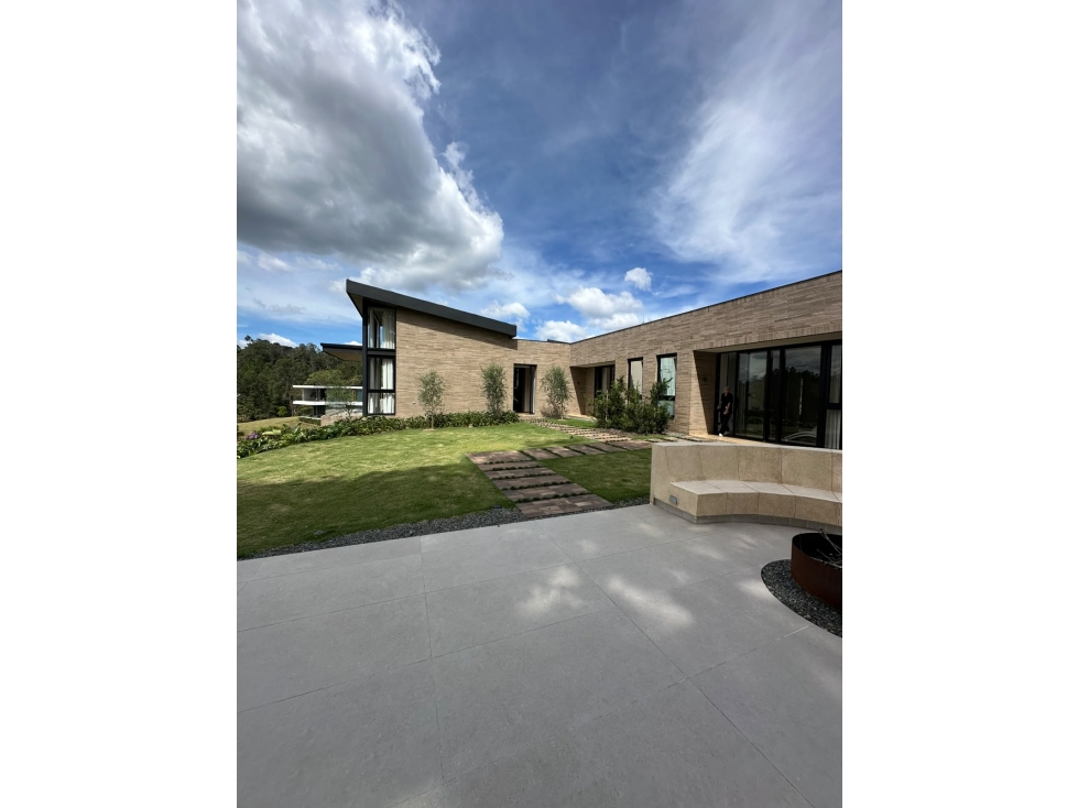 Venta Casa H de Lujo, El Retiro DH