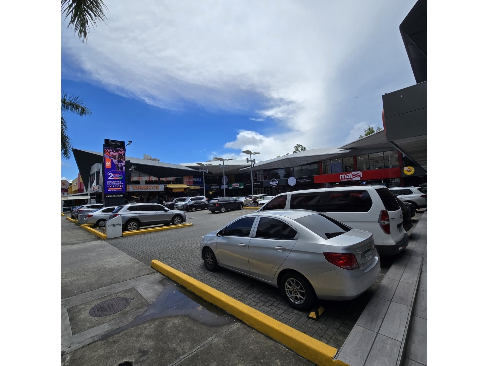 SE VENDE PLAZA COMERCIAL CON GRAN POTENCIAL DE RENTABILIDAD — foto 3