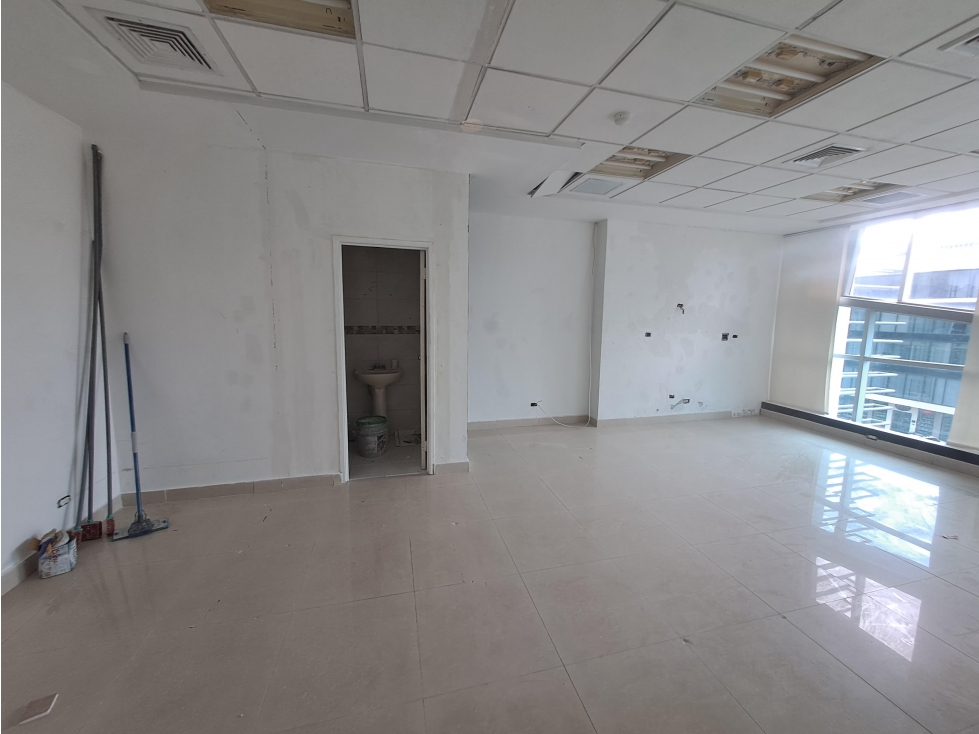 SE ALQUILA OFICINA EN PH TORRE 50, PISO 2