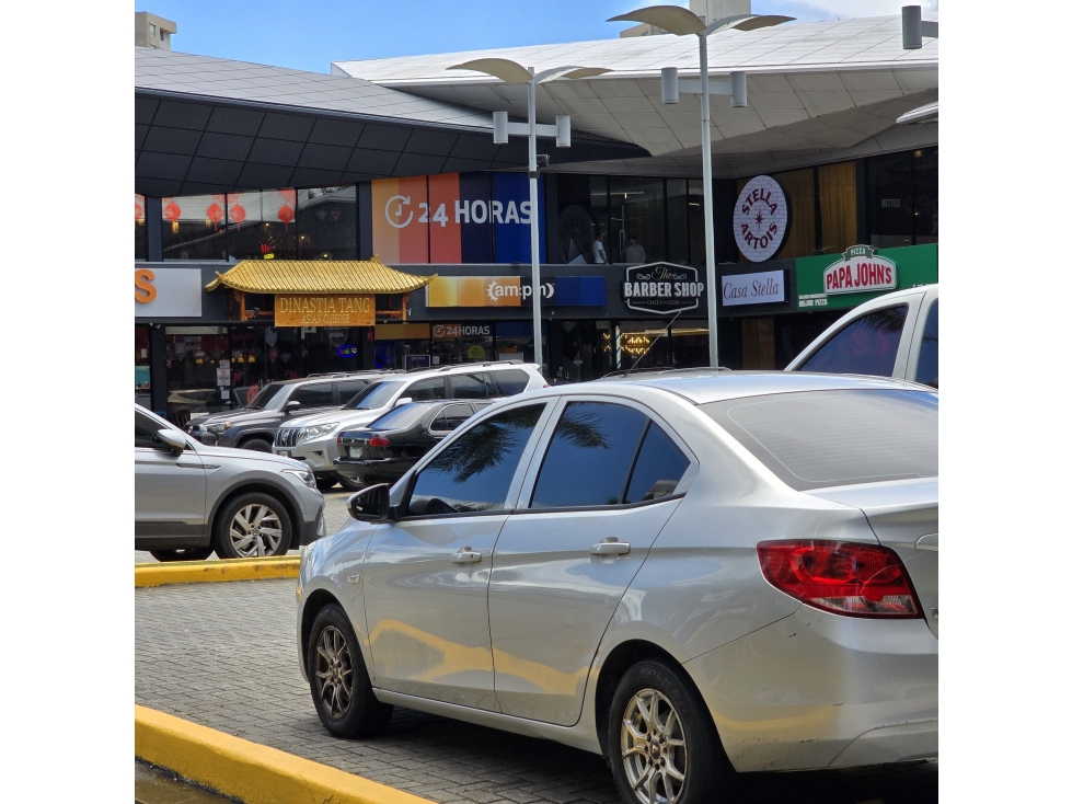 SE VENDE PLAZA COMERCIAL CON GRAN POTENCIAL DE RENTABILIDAD — foto 4