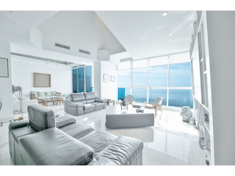 SE VENDE BELLO APARTAMENTO EN PRIMERA LÍNEA DE COSTA DEL ESTE