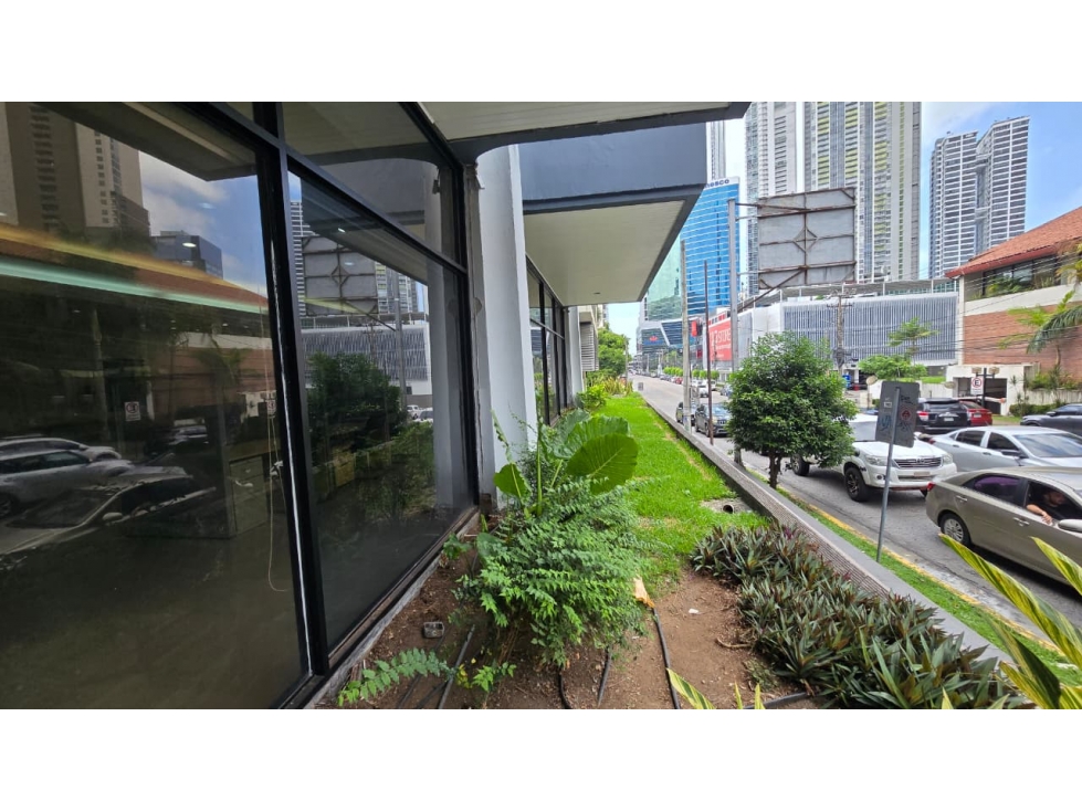 SE ALQUILA LOCAL COMERCIAL EN EL CORAZÓN DE CALLE 50 — foto 2