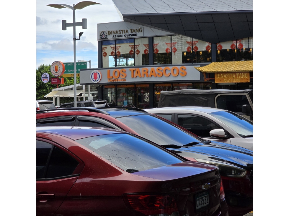 SE VENDE PLAZA COMERCIAL CON GRAN POTENCIAL DE RENTABILIDAD — foto 5