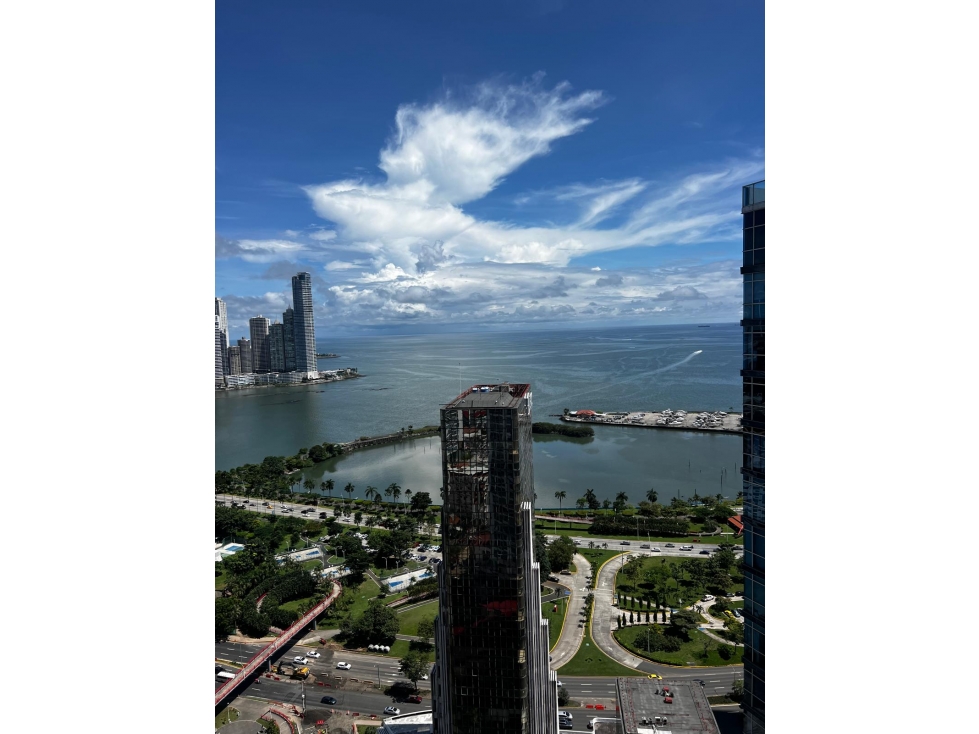 SE VENDE APARTAMENTO EN AV. BALBOA, PH MARINA PARK