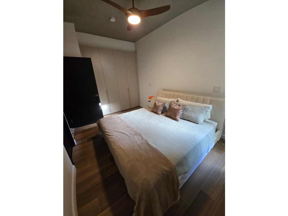 SE ALQUILA APARTAMENTO EN PLAZUELA ALFARO, CASCO ANTIGUO #4 — foto 3