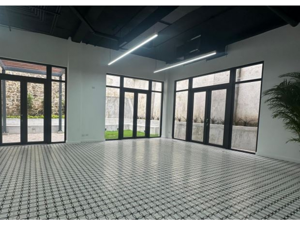 SE VENDEN LOCALES EN PLAZUELA ALFARO, CASCO ANTIGUO — foto 3