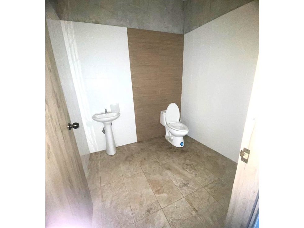 SE ALQUILA LOCAL COMERCIAL EN PLAZA MIDTOWN, RICARDO J. ALFARO — foto 3
