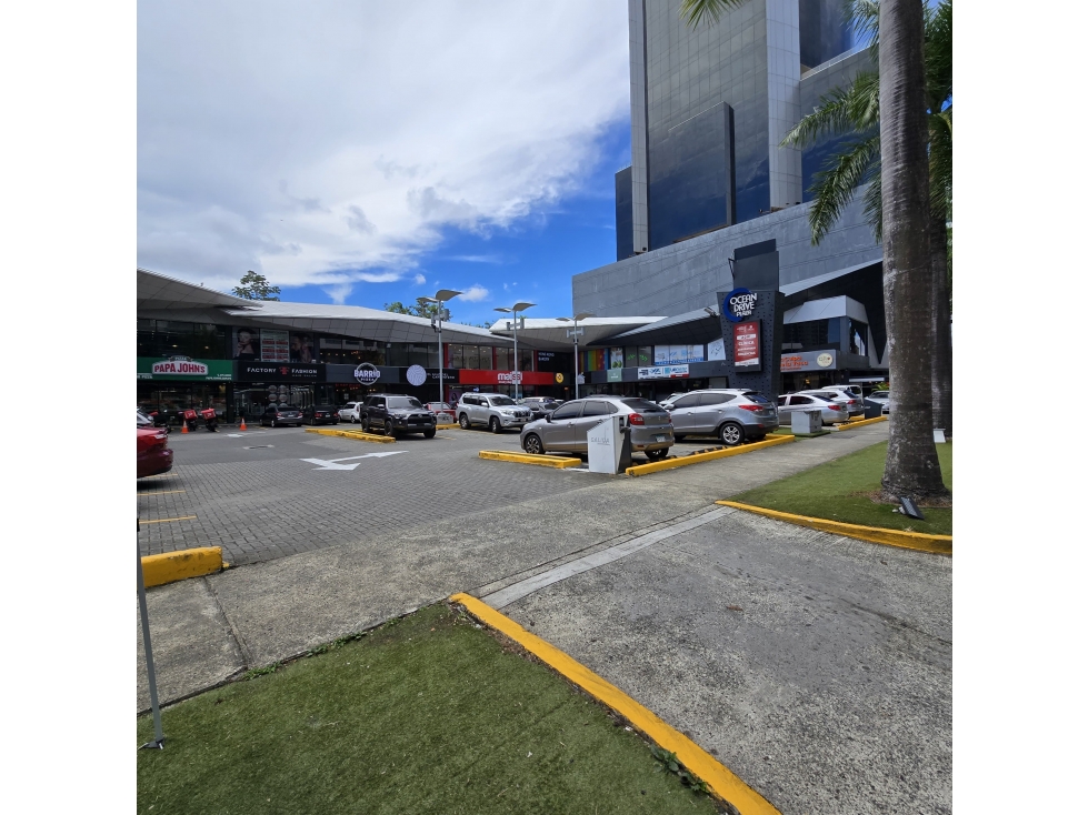 SE VENDE PLAZA COMERCIAL CON GRAN POTENCIAL DE RENTABILIDAD — foto 2
