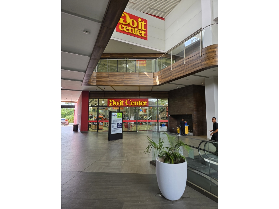 SE ALQUILA LOCAL COMERCIAL EN SANTA MARÍA PLAZA - 5