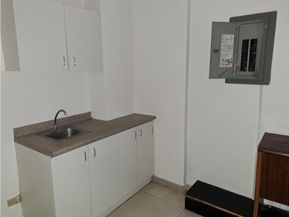 SE ALQUILA OFICINA EN PH TORRE 50, MEZZANINE — foto 3