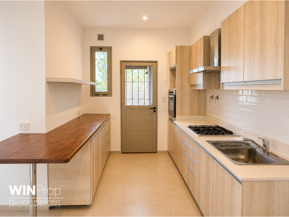 casa en venta la martina - 5