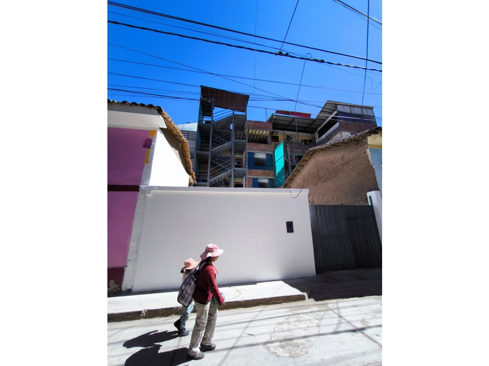 VENDO LOTE DE 140 M2 CON EDIFICACION CALLE ESPINAR SAN SEBASTIAN CUSCO - 3