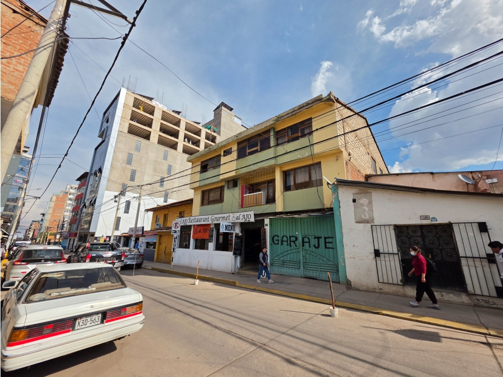 VENDO LOTE/CASA 300 M2 EN AV LOS INCAS ALTURA UNSAAC CUSCO - 1