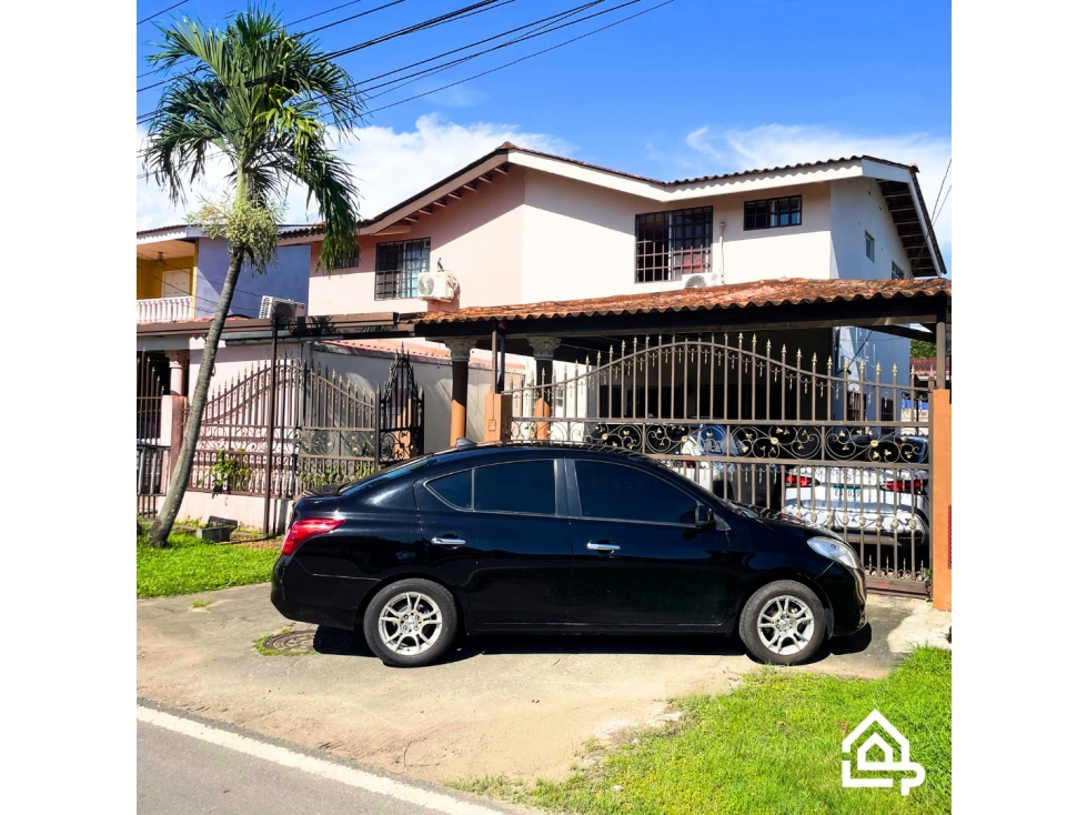 Venta de casa Duplex Altos de las Acacias