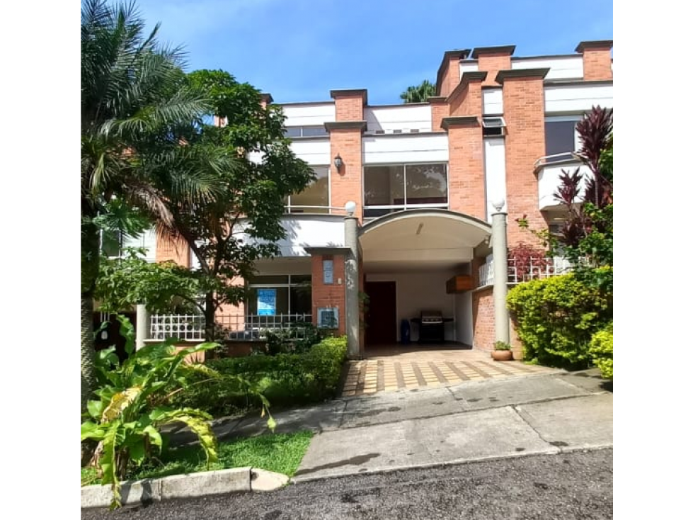 CASA EN ARRIENDO EN URBANIZACION ALTO BOINTO ENVIGADO