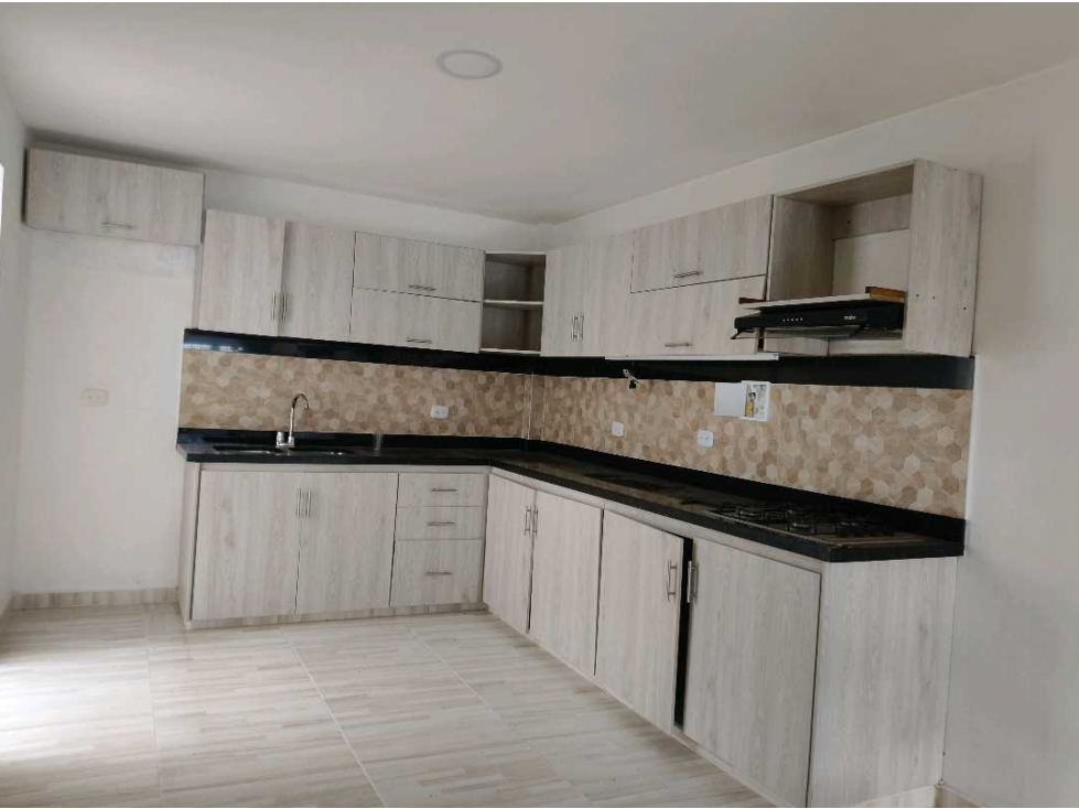 CASA DE 3 PISOS EN VENTA LA CEJA ANTIOQUIA