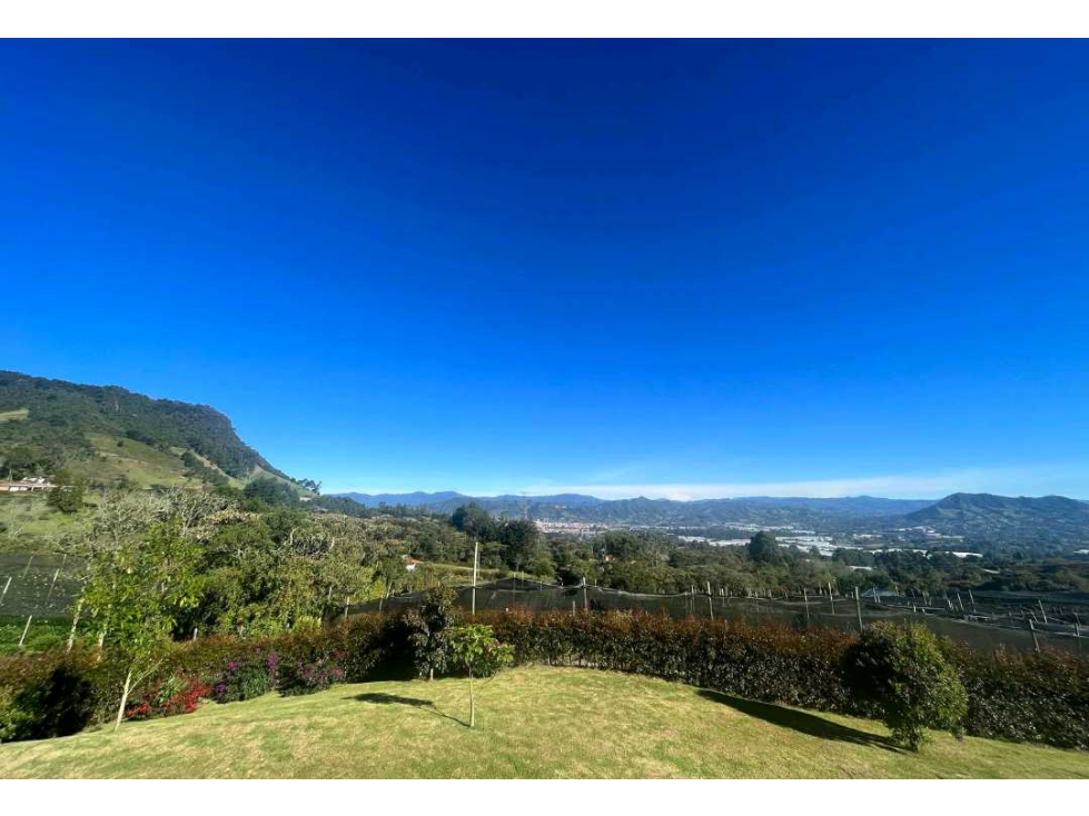 FINCA DE LUJO EN ALQUILER - SECTOR PARCELACION LA ESMERALDA