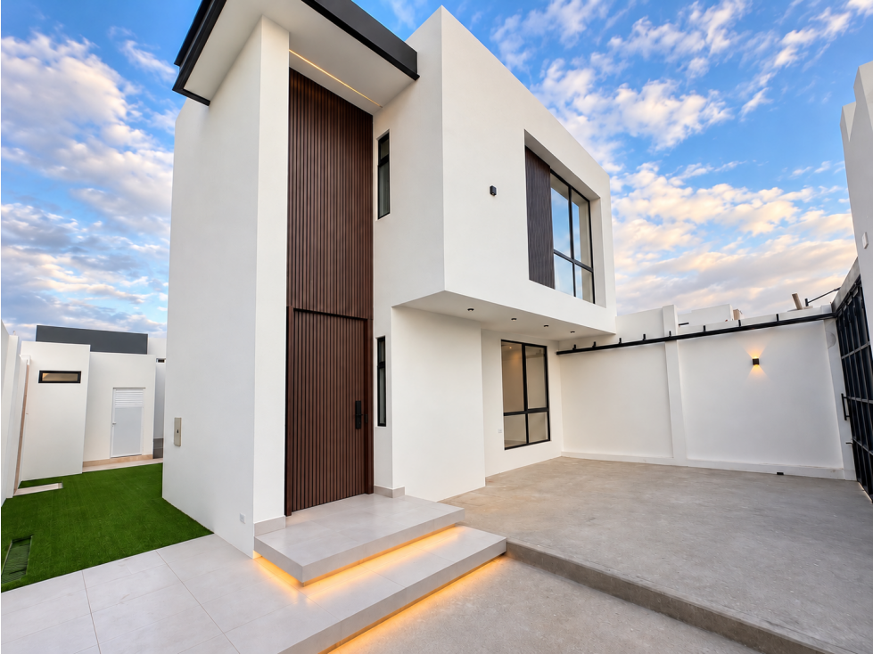 Casa en venta en Cristal Azul, Manta, con piscina privada