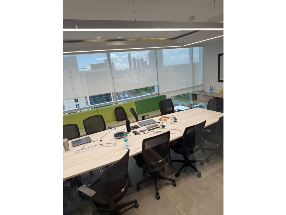 Se vende Oficina Corporativa en Santa María