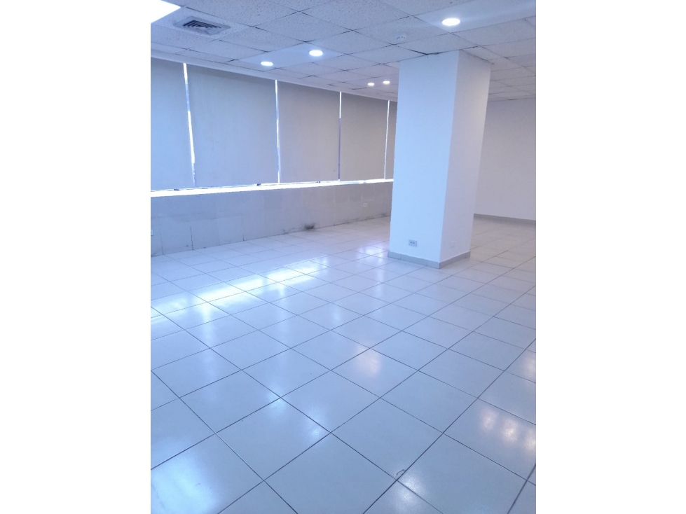 Se alquila local en Obarrio