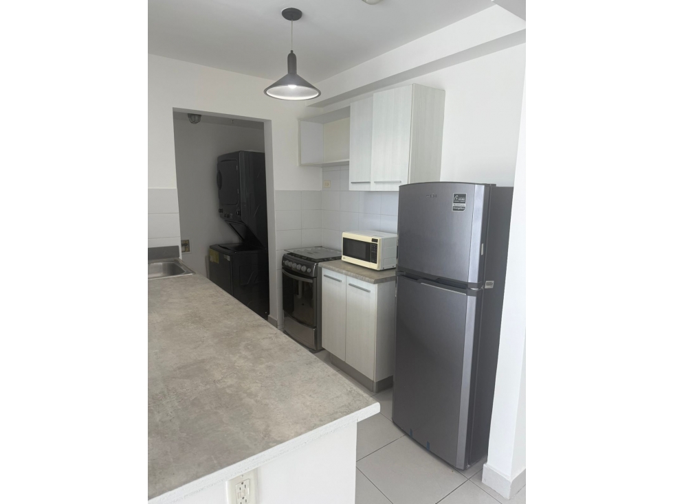 Se alquila apartamento en Parque Lefevre