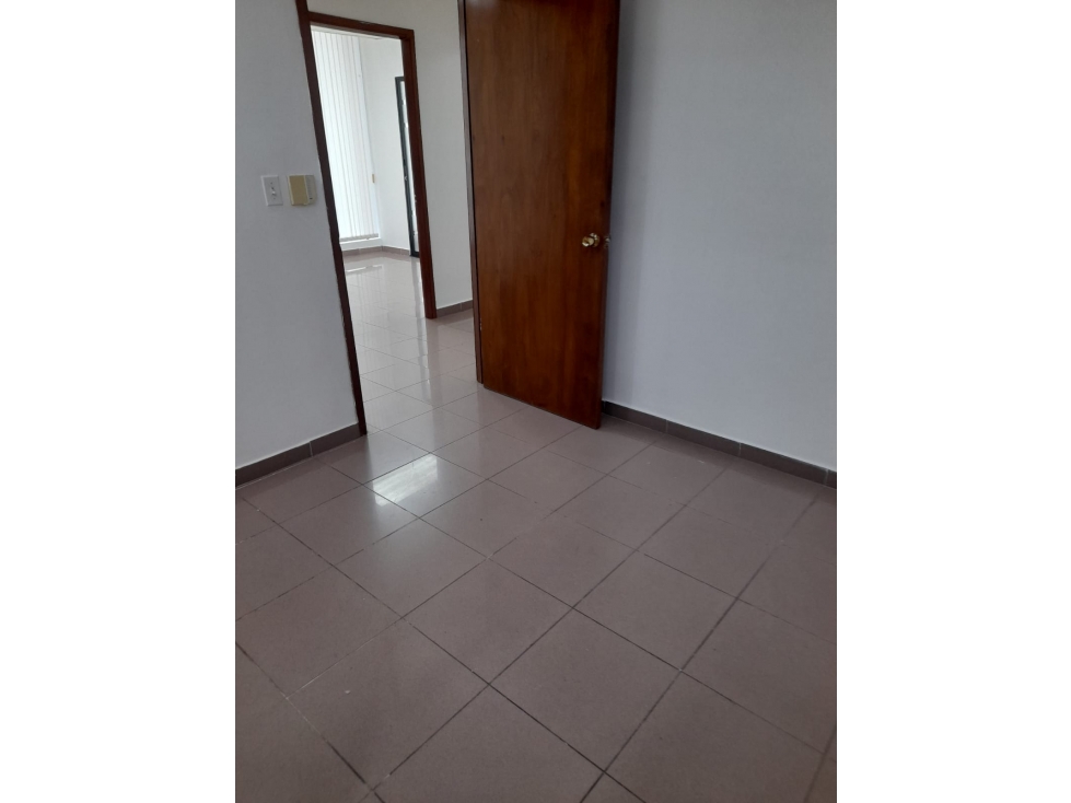 Se alquila oficina en Calle 50