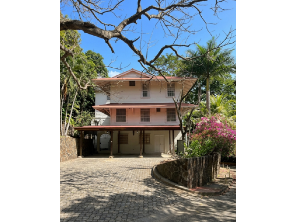 SE VENDE CASA EN ANCON