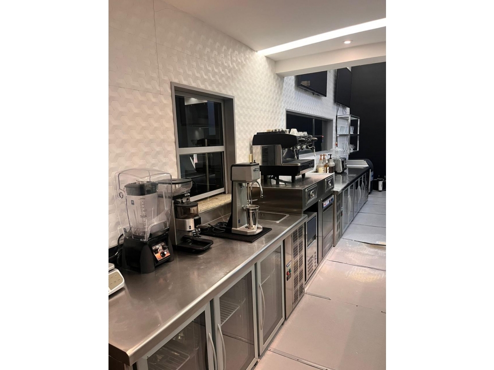 Alquiler de Local Comercial en Edificio Tornillo con 3 Ambientes CS