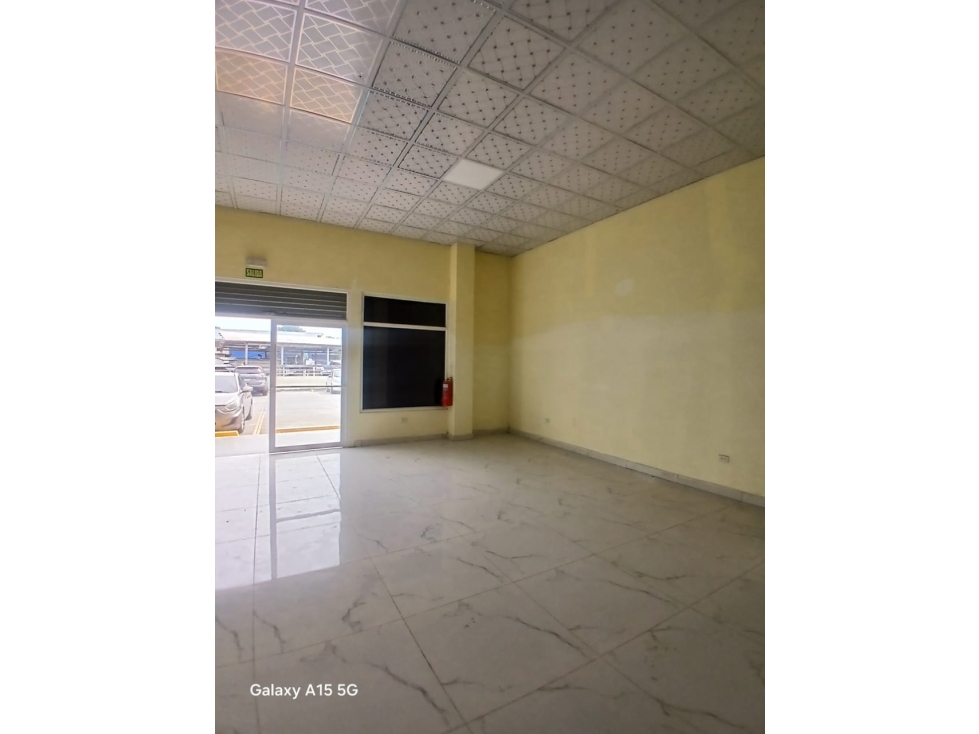LOCAL EN ALQUILER // PLAZA AYIM ARRAIJAN YD - 2