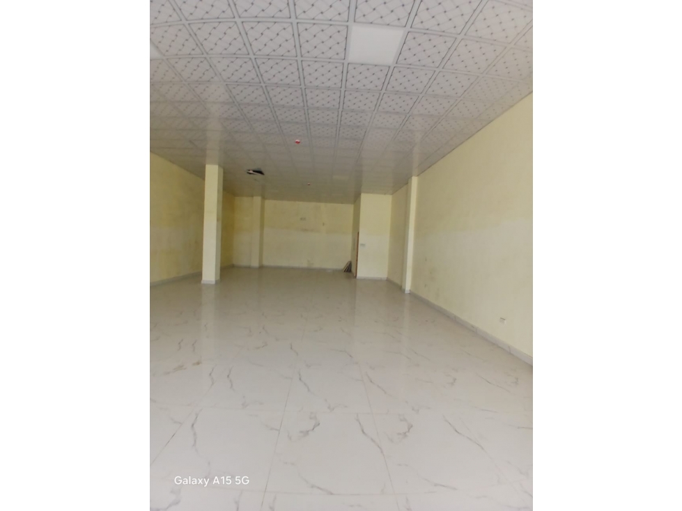 LOCAL EN ALQUILER // PLAZA AYIM ARRAIJAN YD - 3