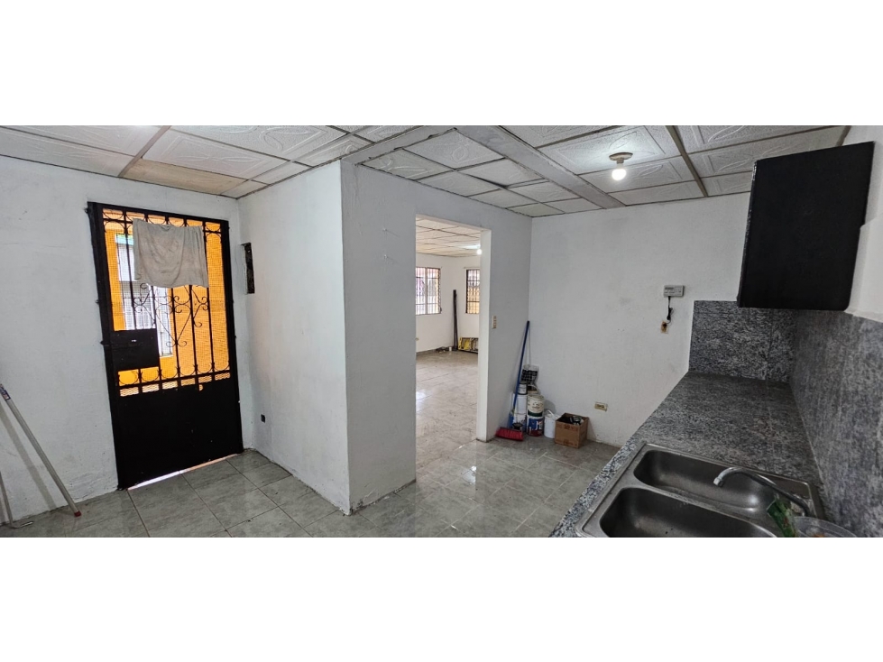 Se vende propiedad con 2 casas independientes // san miguelito YD — foto 3