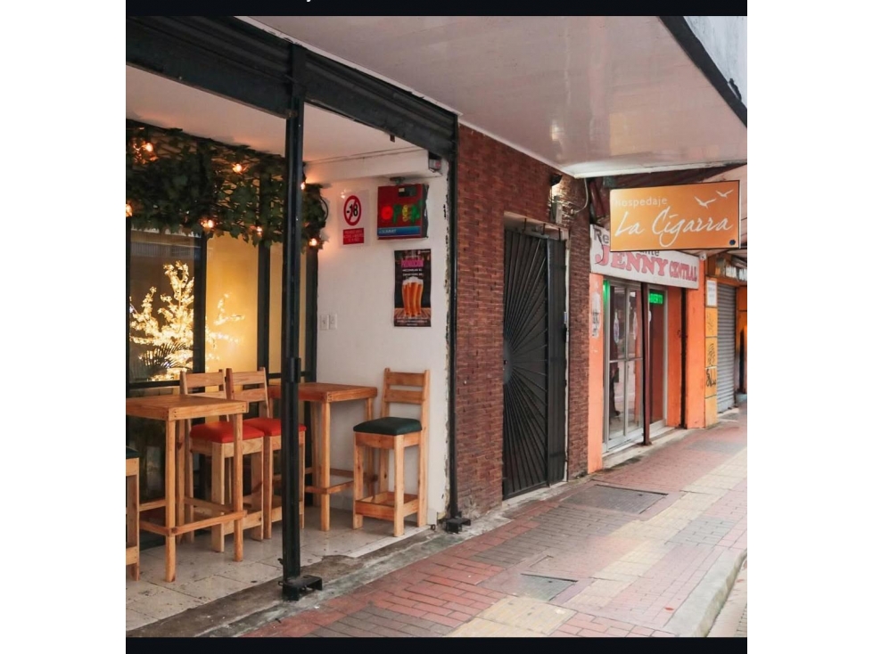 SE VENDE HOSTAL EN CASCO ANTIGUO - 1