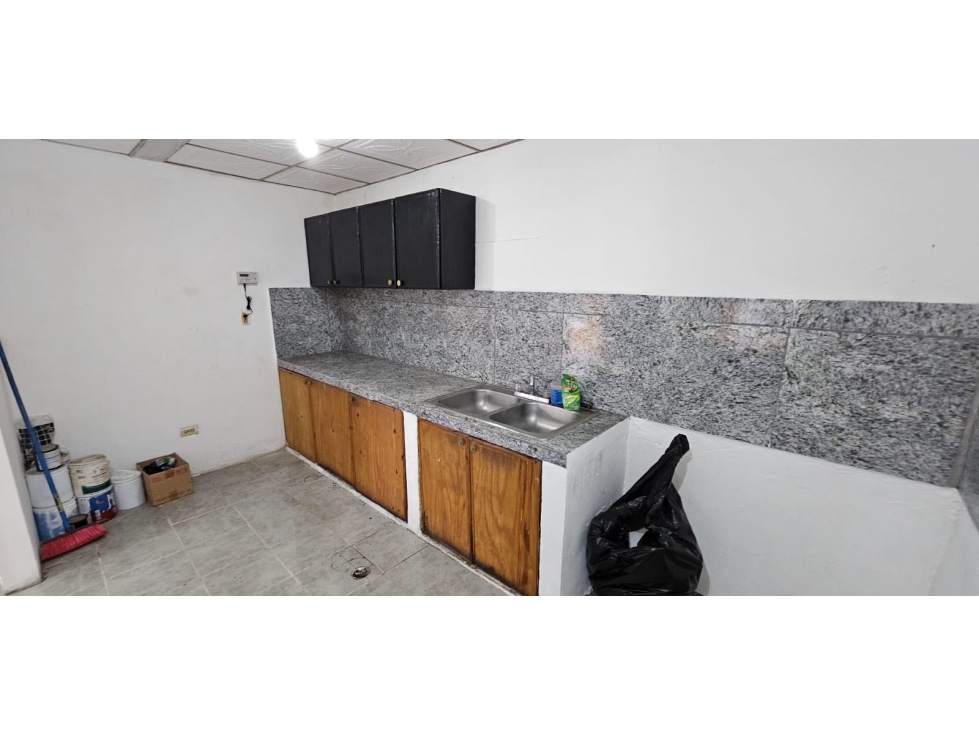 Se vende propiedad con 2 casas independientes // san miguelito YD — foto 5